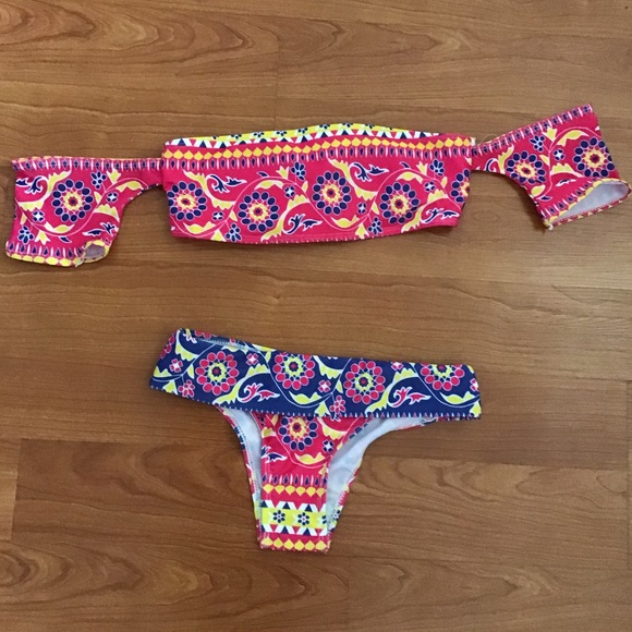 Off the shoulder bikini - Picture 1 of 1